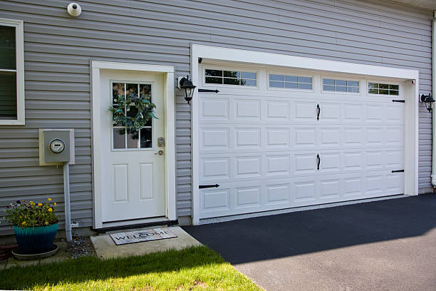 24/7 Emergency Garage Door Panel Replacement experts in West Park, CA